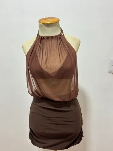 Vestidos e conjuntos