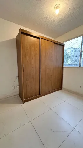 Guarda roupa 3 portas.