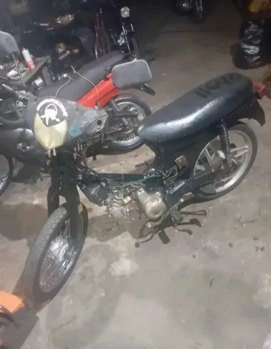 Traxx 50cc de leilão muito boa