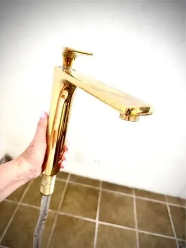 Vendo Torneira Monocomando Alta Dourada para Banheiro