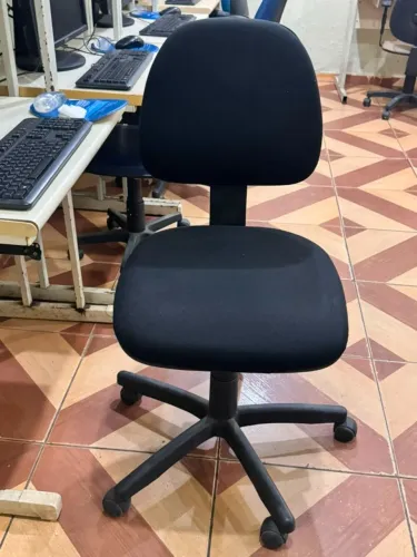 CADEIRA ESCRITORIO PRETA