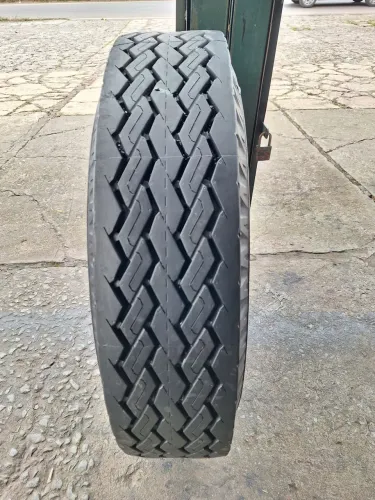 Pneu 750x16 Pirelli (reformado)
