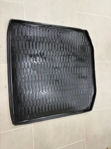 Tapete tipo bandeja do porta malas do VW VIRTUS