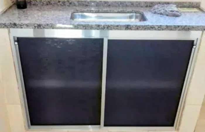 Vendo pia de granito+ armário de alumínio