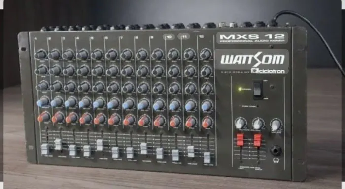 Mesa de Som Wattsom 12 canais
