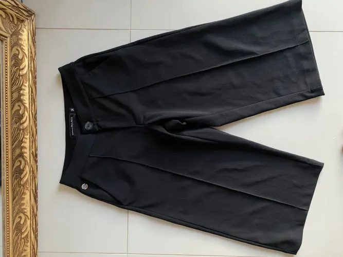 Calça Alfaiataria Fallacci preta feminina estilo bermuda tendência 