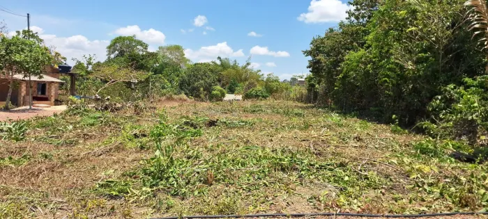Vende-se terreno.
