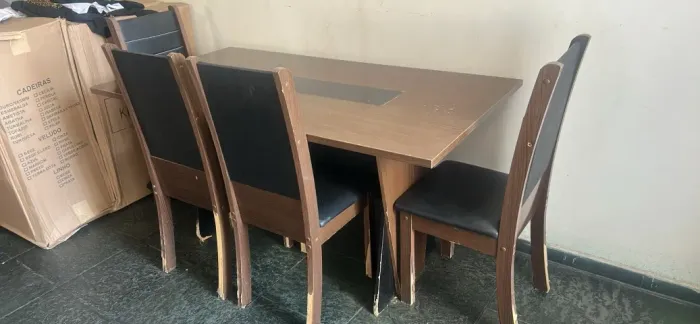 Mesa de jantar 4 cadeiras