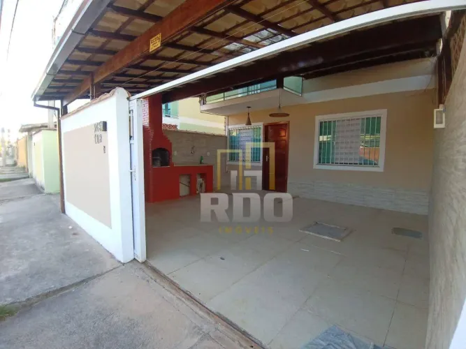 Casa à venda no bairro Village em Rio das Ostras, 2 suítes