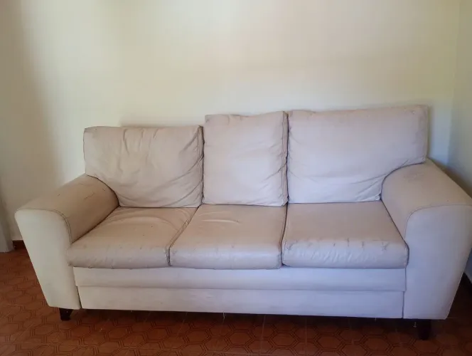 Sofá três lugares courvin