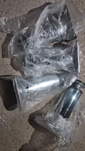 Pes para armários ajustável 10 a 12 cm, usados dois meses, 8 unidades