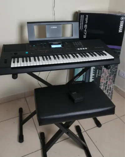 teclado yamaha psr-e473 + kit completo em estado de novo!