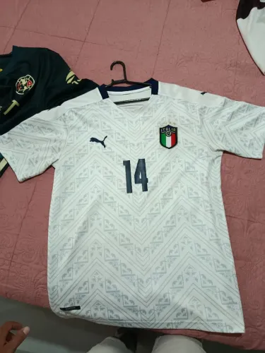 Vendo ou troco camisas de time tailandesas,aceito propostas descente