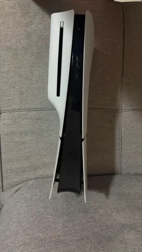 PlayStation 5 mídia física e digital com 2 controles e um carregador sem fio