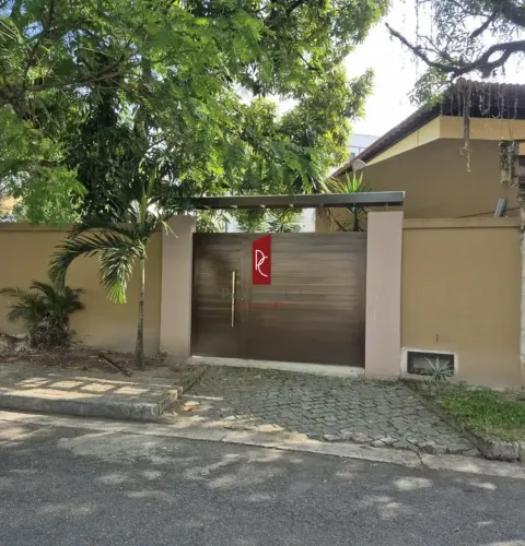 ALUGO MARAVILHOSA CASA INDEPENDENTE DE 3Qtos EM CONDOMÍNIO