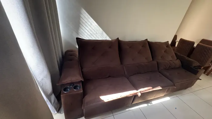 Sofá retrátil e reclinável