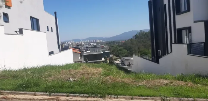Terreno/lote localizado no condomínio Residencial Mosaico Essence-Mogi das Cruzes