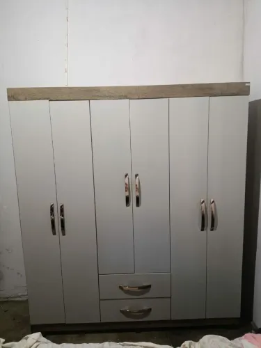 Guarda roupa 6 portas