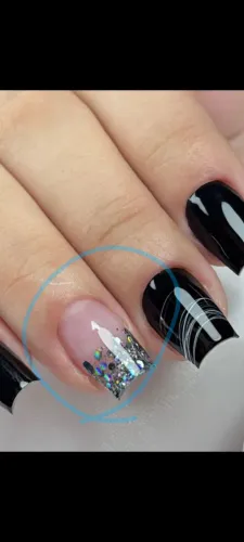 PROCURA-SE MANICURE E CABELEIREIRA