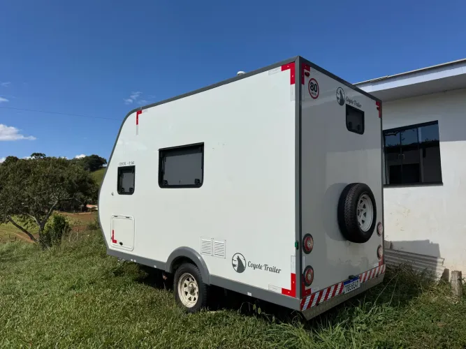 Coyote Trailer 360 4 a 5 Lugares ano 2025
