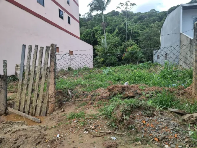 TERRENO a VENDA em CAMBORIÚ 
