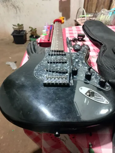 guitarra e pedaleira e transmissor