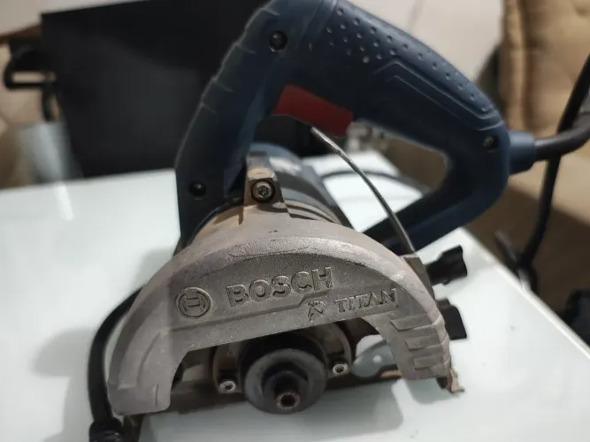 Serra Mármore Bosch GDC 150 Titan 1500W 127V - Profissional.