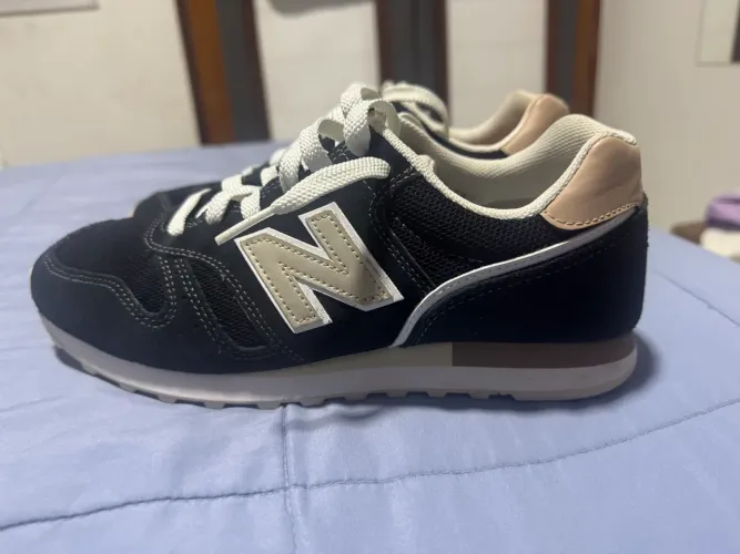 Tênis New Balance Preto e Branco - Original