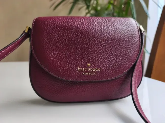 BOLSA KATE SPADE, LEGÍTIMA, COMPRADA NOS EUA . COURO LEGITIMO , IMPECÁVEL!