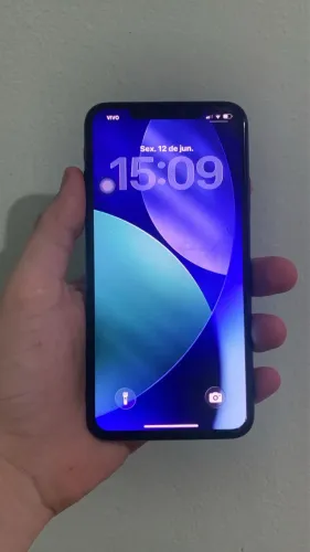 Vendo ou troco iPhone 11 Pro Max na cor verde escuro