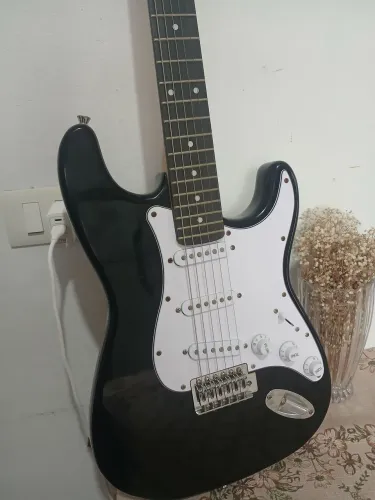 Guitarra Elétrica Bravo Beg100 Stratocaster Série Coldguitar