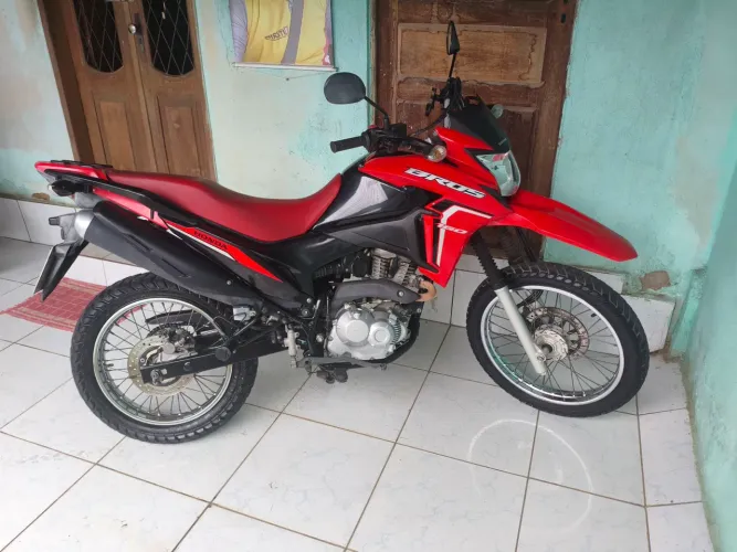Vendo Bros 2024 , valor 19,500 com 28 000 rodados