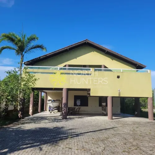 Casa à venda fundos para o Rio Pereque, com 3 suítes + lancha. Costeira, Balneário Barra d