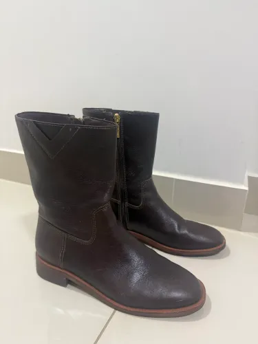 Bota Schultz café couro 38