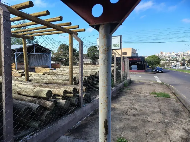 Imóvel para venda tem 877 metros quadrados em Pacaembu - Londrina - PR