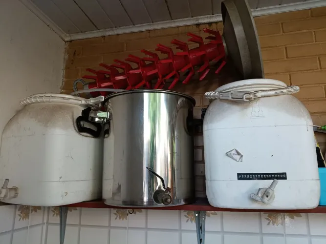 Baldes de fermentação de cerveja e outros