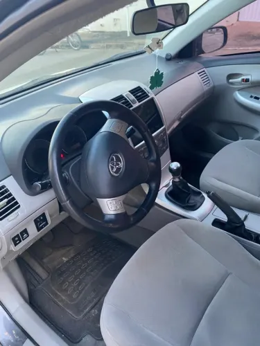 Toyota Corolla GLI 1.8 Flex 16V Mec. 2013