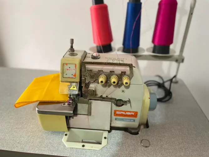 Máquina overloque siruba industrial