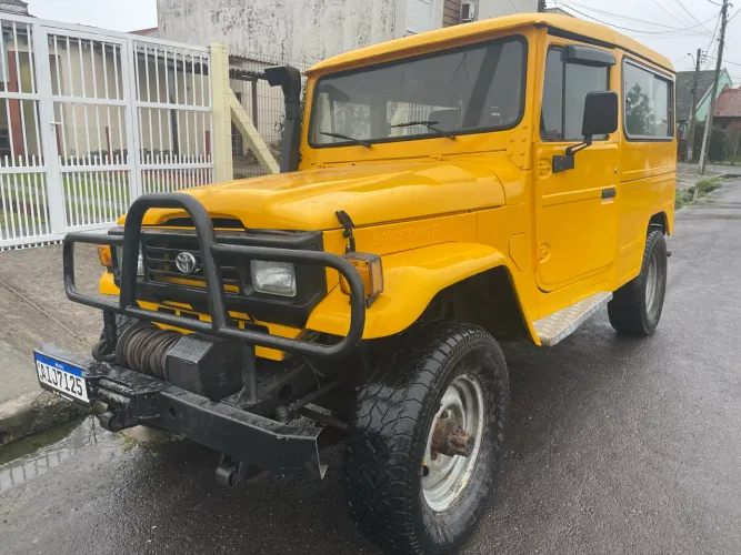Toyota Band.Jipe Cap.de Aço Chas. Longo Diesel 1989