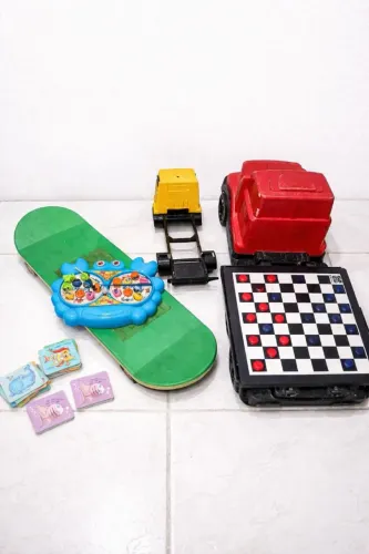 OFERTA! - Lote de Brinquedos Infantis de Menino: Skate, jogos e carrinhos!