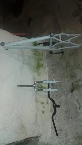 Quadro de bike aro 26 de alumínio, com amortecedor e guidão de alumínio