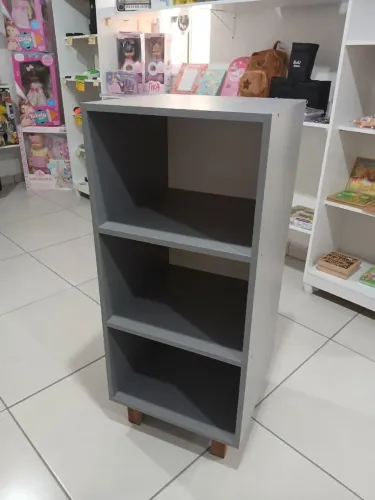 Estante com 3 prateleiras. NOVO.