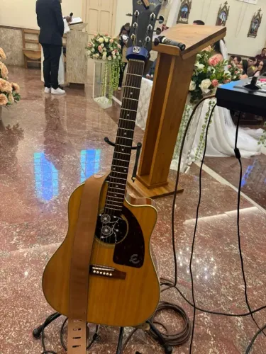 Violão Epiphone AJ 210 com case