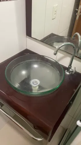 Balcão de banheiro de vidro