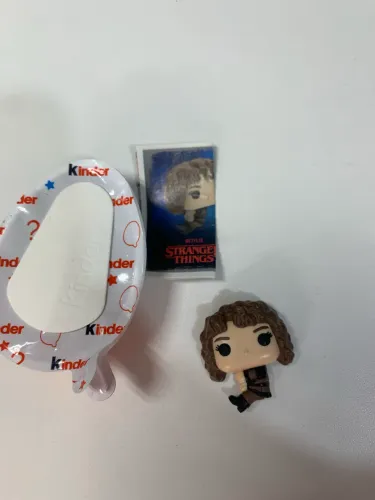 Nancy Stranger things kinder joy