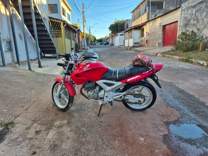 Vendo ou troco em outra moto ou carro