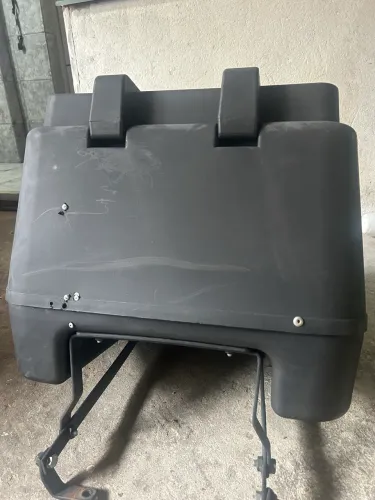 Vendo baú 80 litros semi novo com suporte