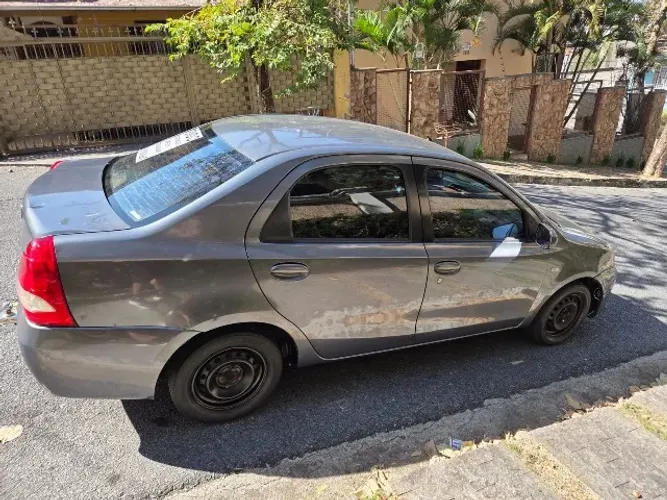 Toyota Etios XS Sedan 1.5 Flex 16V 4P Mec. 2013