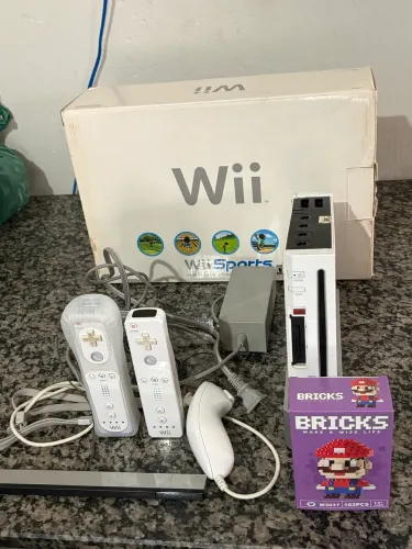 Nintendo Wii Completo na Caixa + 2 Controles + Jogos