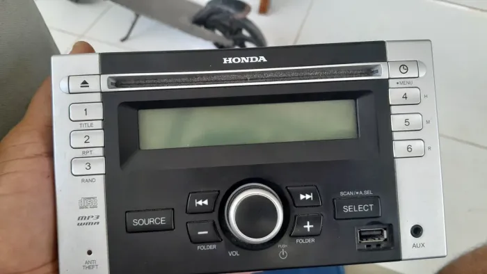 Som original honda fit, saída de áudio queimada
